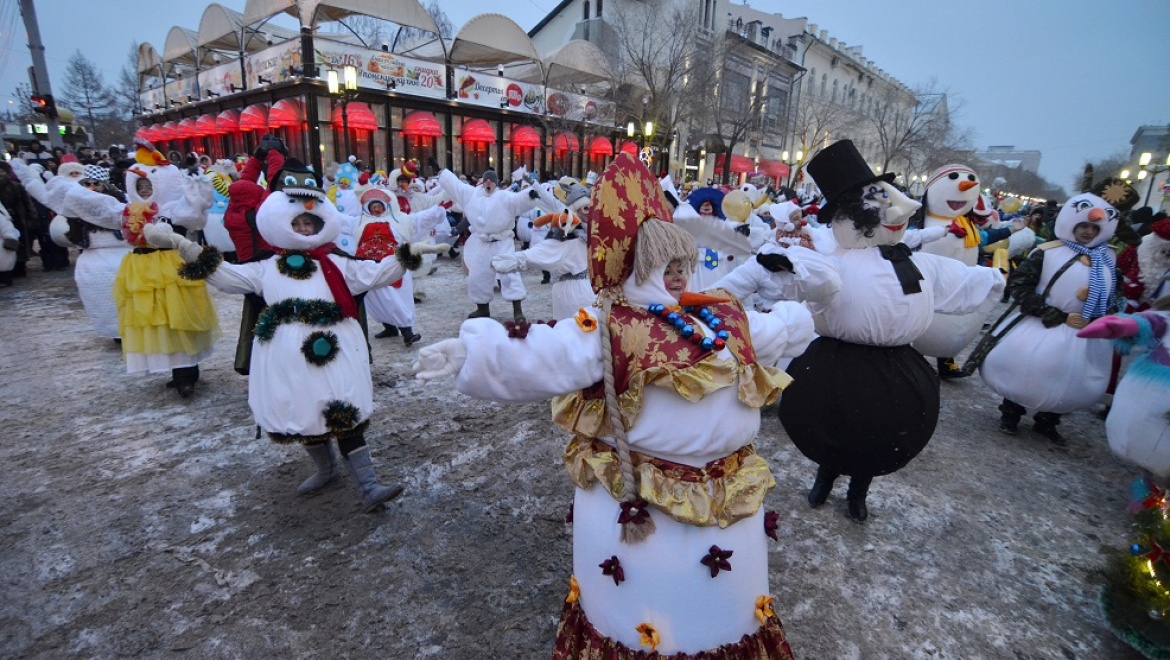 Флешмоб года: в центре Оренбурга собрались сотни снеговиков
