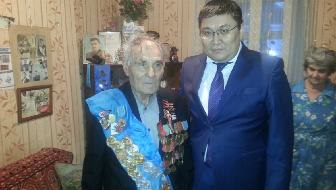 Ветеранов ВОВ поздравили с наступающим Новым годом