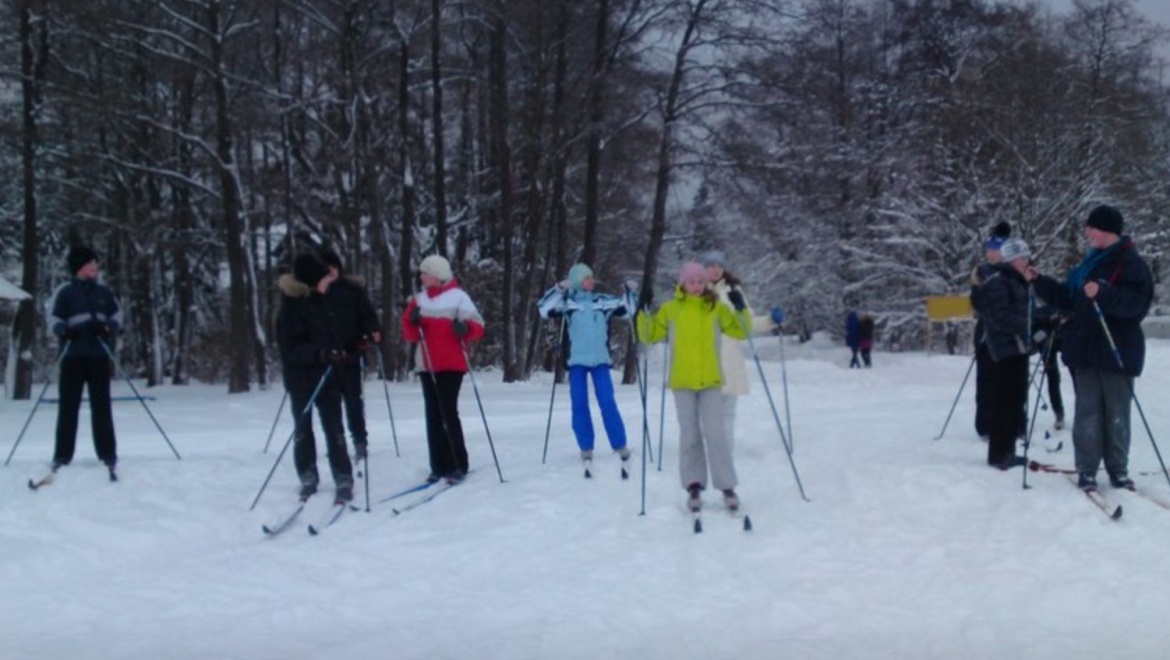 Более 100 спортсменов вышли на старт Рождественского лыжного спринта в Казани