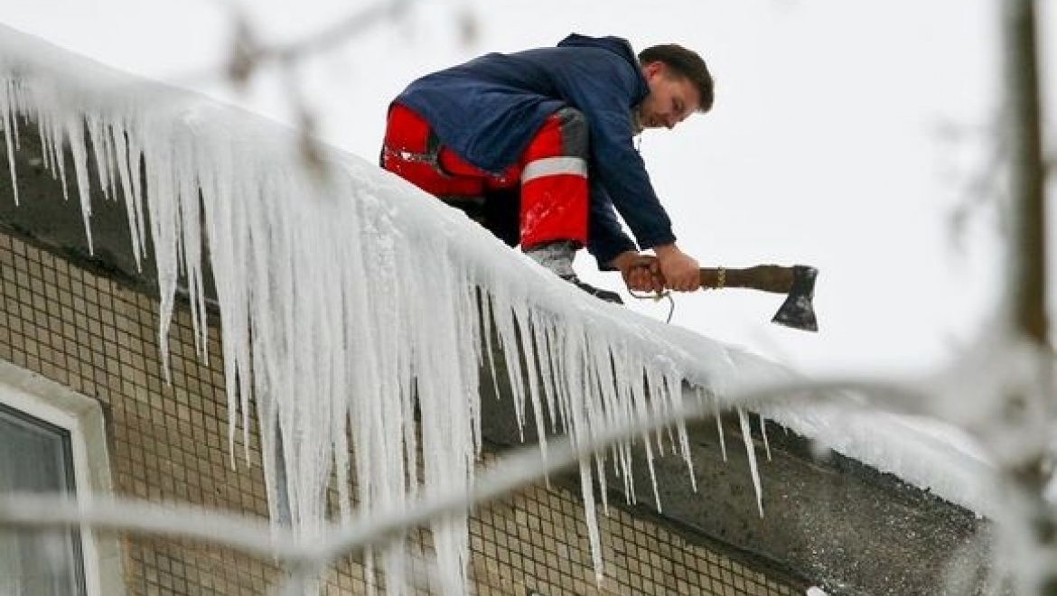 За праздничные дни в Казани от снега очищено 1400 крыш и вывезено 74 тыс.куб.мусора