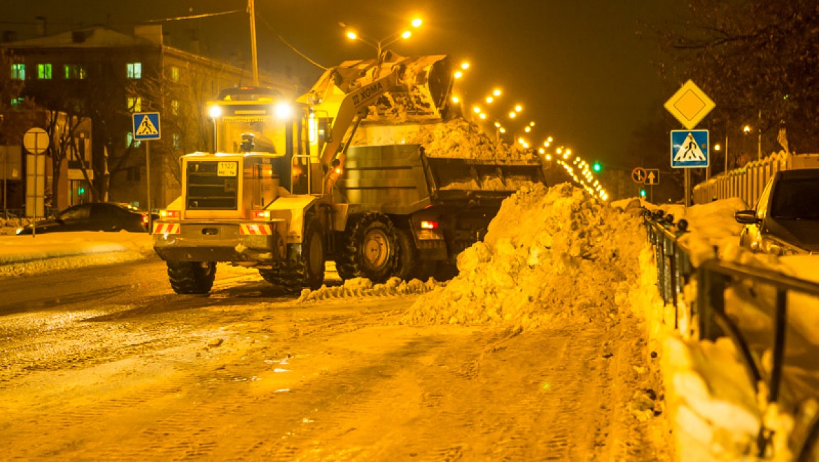 За последние сутки с улиц Казани было вывезено почти 11 тыс. тонн снега и смета