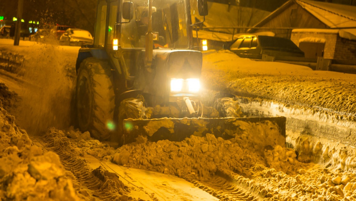 За последние сутки с улиц Казани было вывезено почти 10 тыс. тонн снега и смета