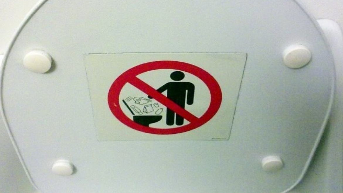 Казанцы продолжают использовать унитаз вместо мусорного ведра