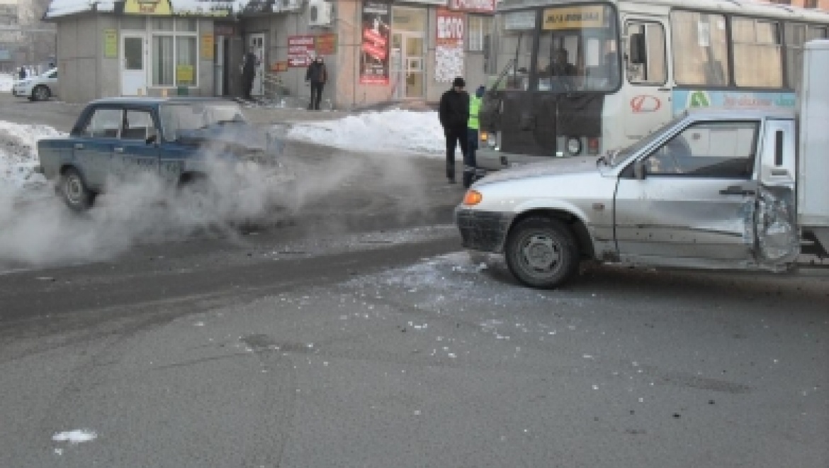 ДТП на проспекте Победы: ВИС не уступил ВАЗу