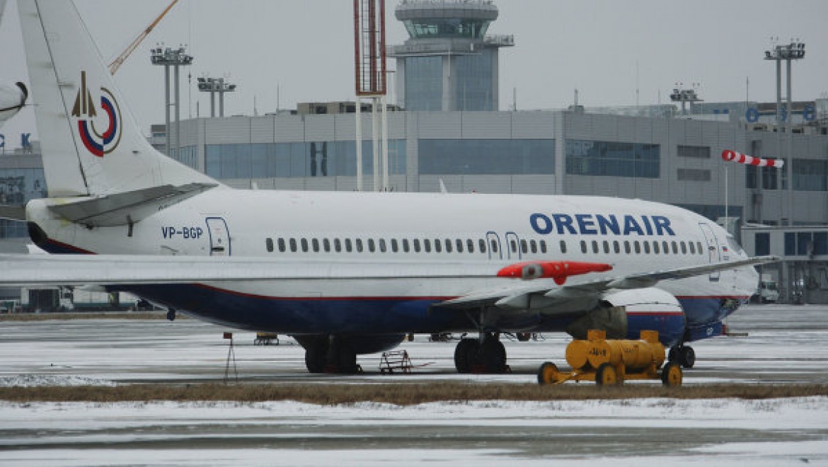 Самолет авиакомпании Orenair совершил аварийную посадку в Оренбурге