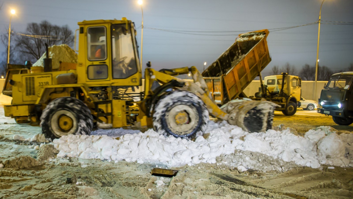 За последние сутки с улиц Казани было вывезено более 6,4 тыс. тонн снега и смета