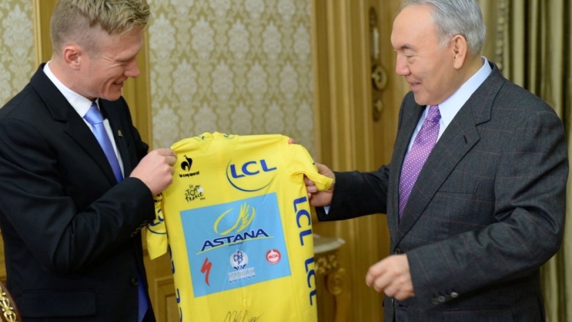 Глава государства встретился с генеральным менеджером велокоманды «Астана» Александром Винокуровым