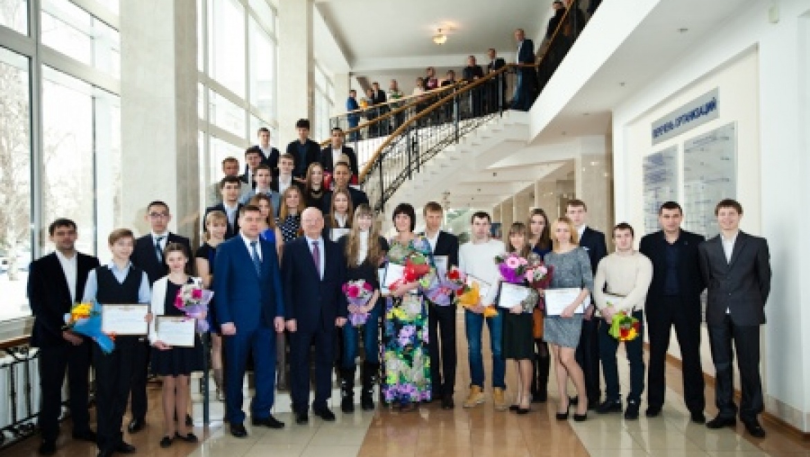 Губернатор Юрий Берг встретился с ведущими спортсменами и тренерами области