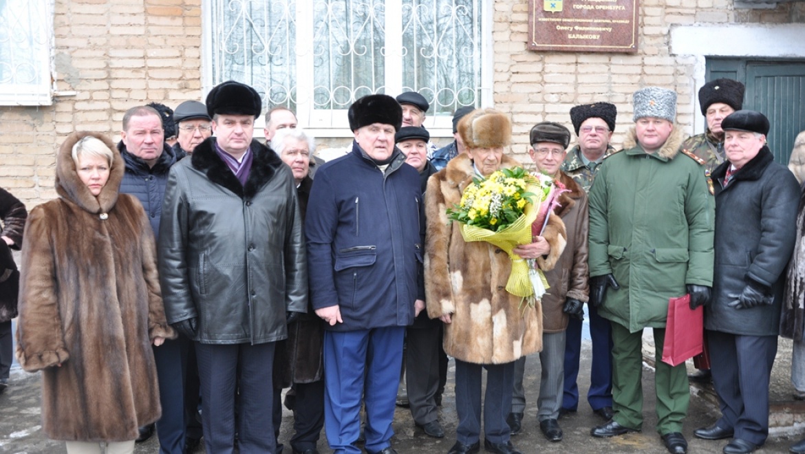 Торжественно открыт памятный знак известному краеведу Олегу Балыкову
