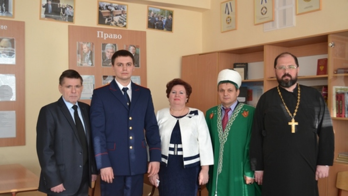 "Экстремизм не пройдет!": Общественным советом разработана и принята концепция молодежного правового проекта