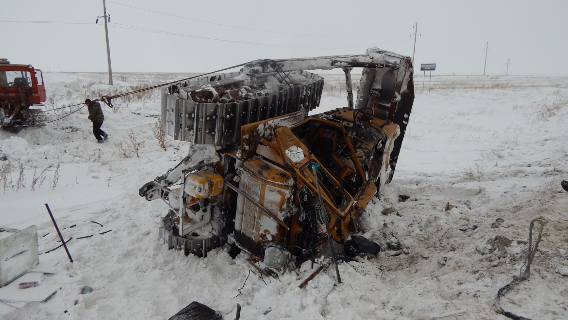 Трактор перевернулся на объездной дороге, водитель погиб на месте