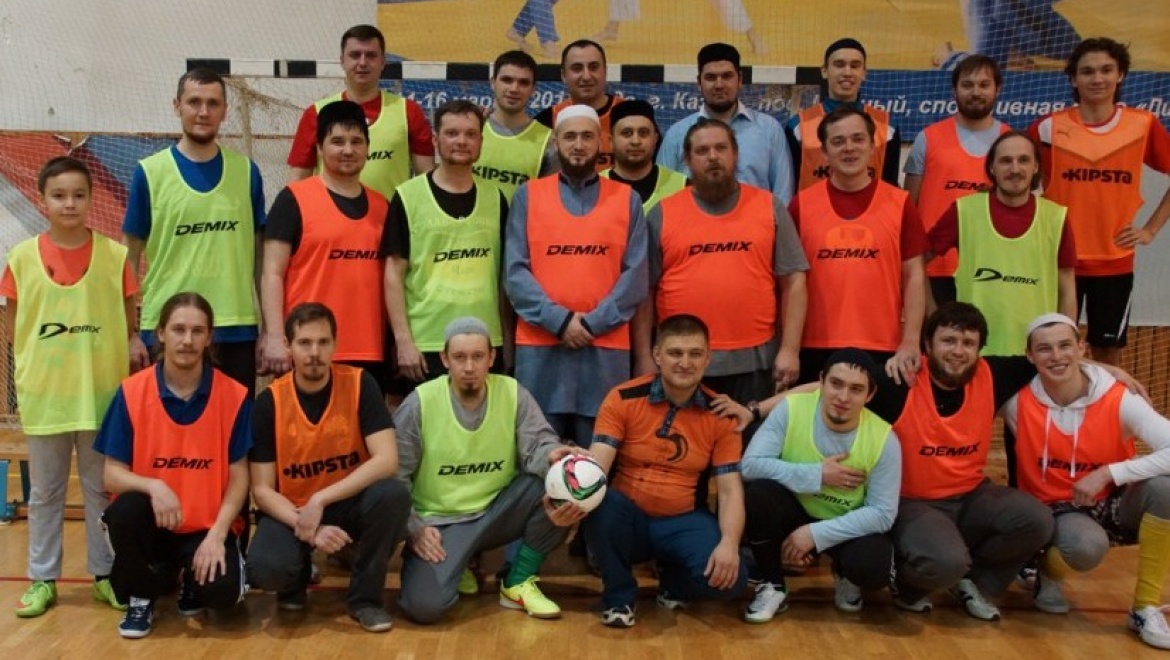 ДУМ РТ и Казанская епархия провели дружеский футбольный матч