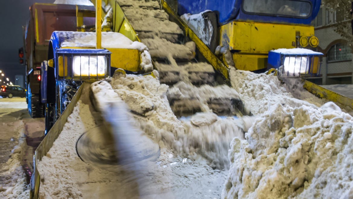 За минувшие сутки с улиц Казани было вывезено около 12 тыс.тонн снега и смета