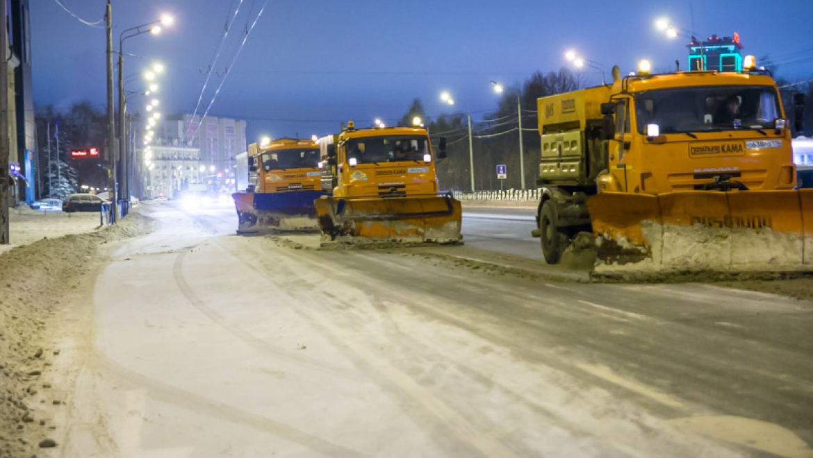 За минувшие сутки с улиц Казани было вывезено свыше 9 тыс.тонн снега и смета