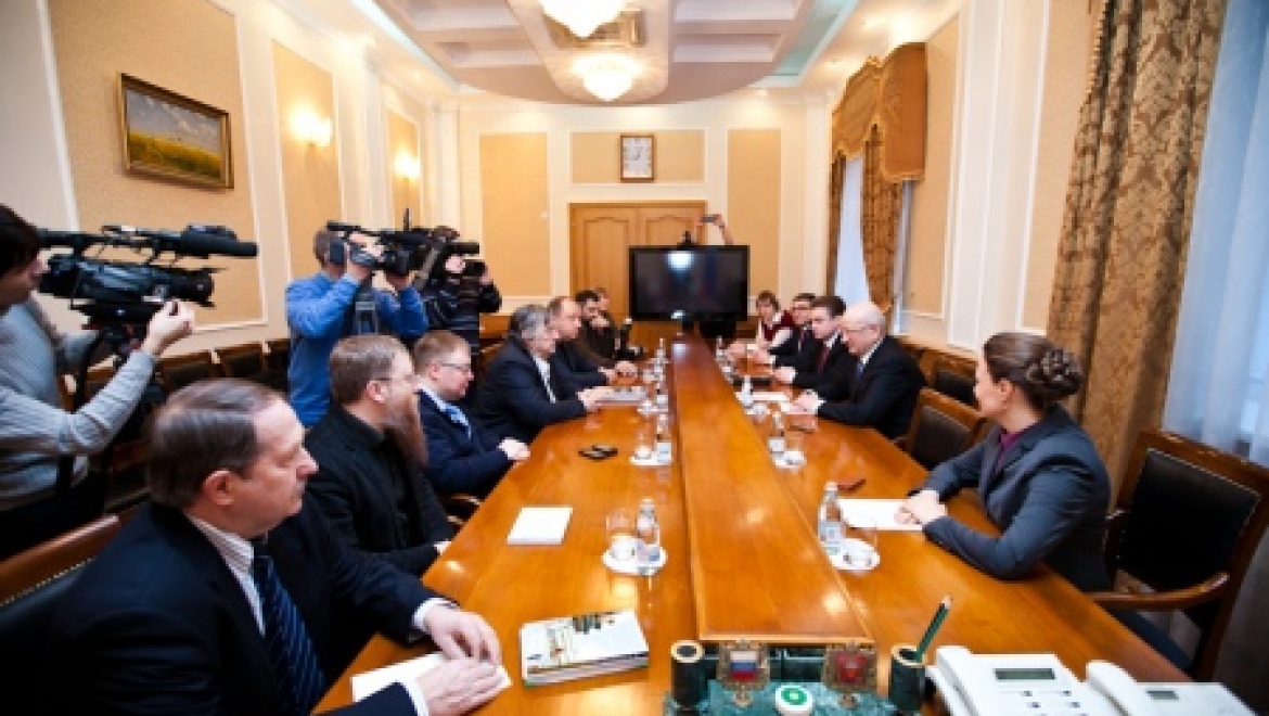 Губернатор Юрий Берг встретился с членами Изборского клуба