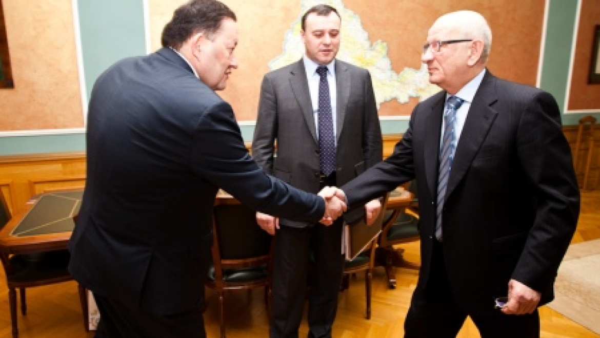 Губернатор Юрий Берг встретился с делегацией Республики Татарстан