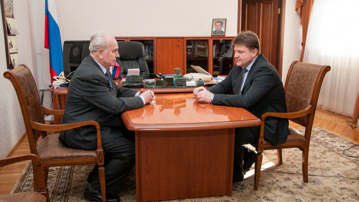 В преддверии празднования 70-летия Победы будет переиздана книга «Чкаловцы»