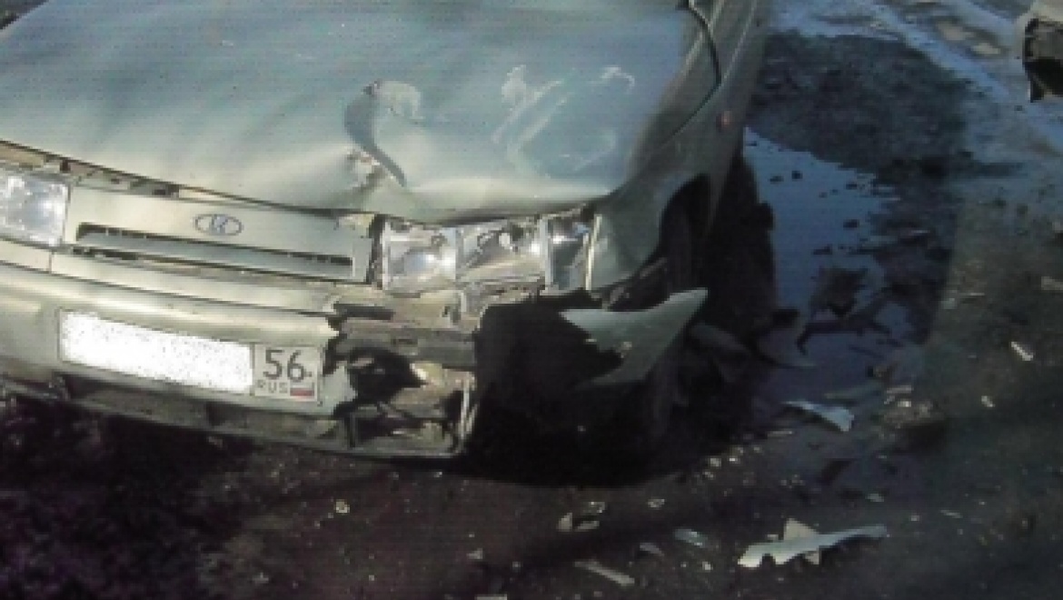 "ВАЗ-2115" не уступил дорогу соотечественнику "ВАЗ-2112", один пассажир госпитализирован