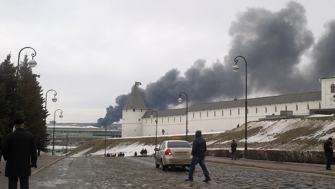 В Казани ликвидируют пожар в торговом центре «Адмирал»