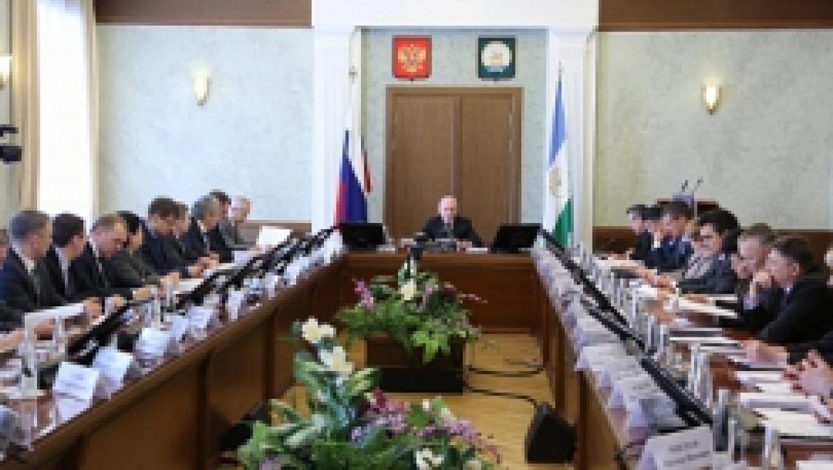 Рустэм Хамитов провел заседание Правительственной комиссии по рассмотрению и поддержке приоритетных инвестпроектов