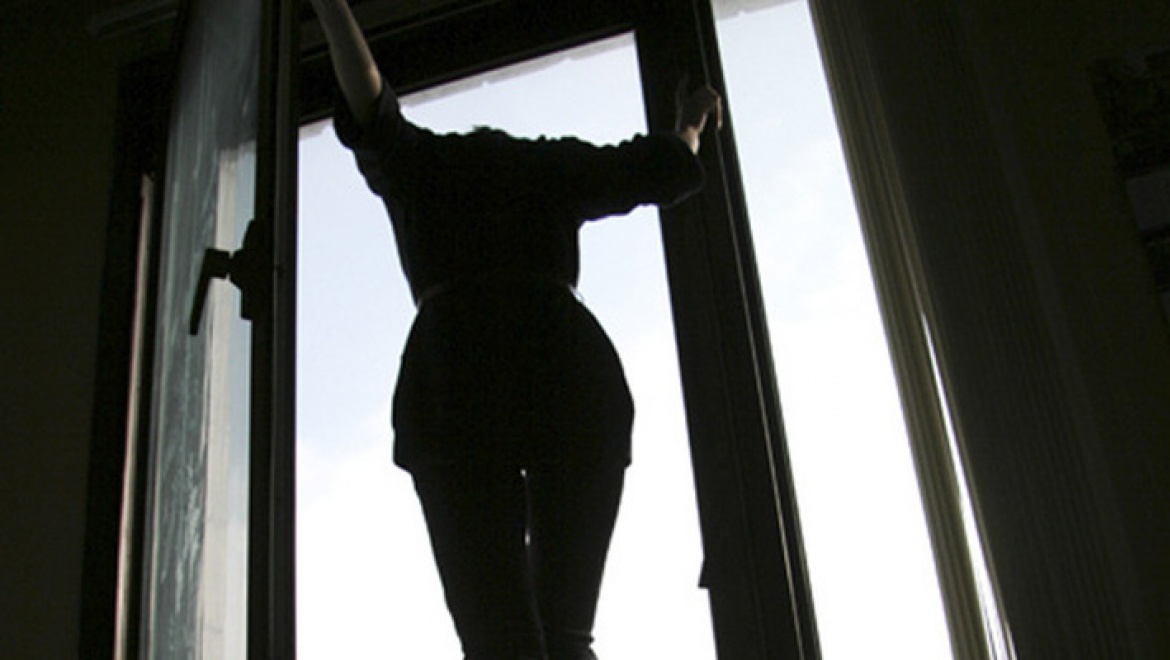 Оренбургская студентка выпругнула из окна своей квартиры на 8 этаже