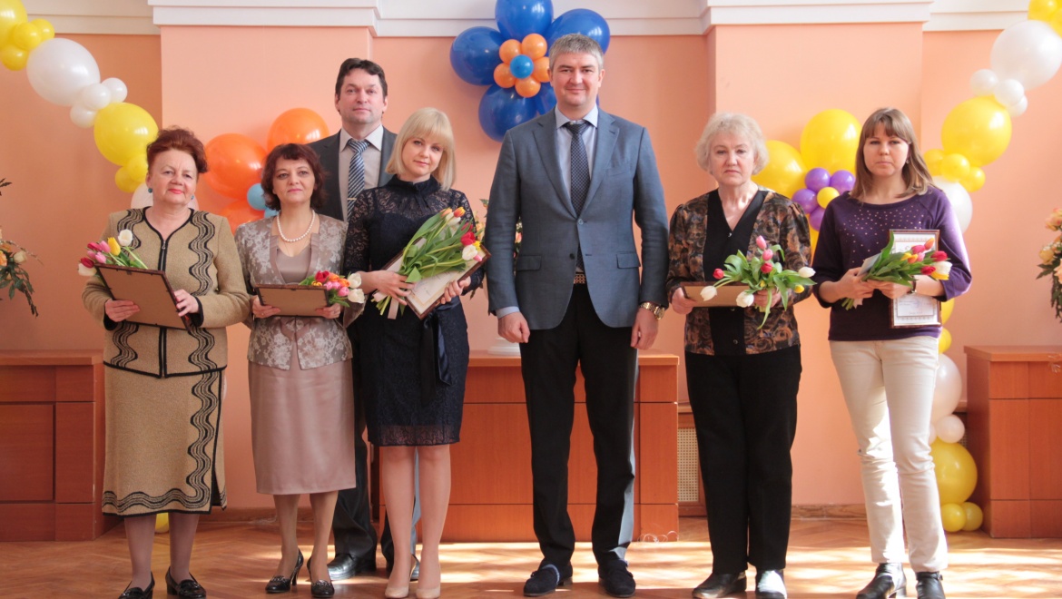 В городской администрации наградили лучших работников культуры