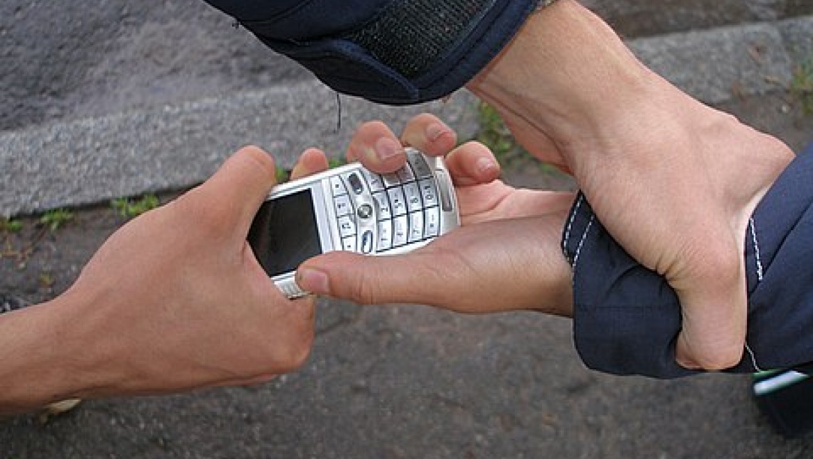 Сотрудники полиции Казани раскрыли уличный грабеж по «горячим следам»