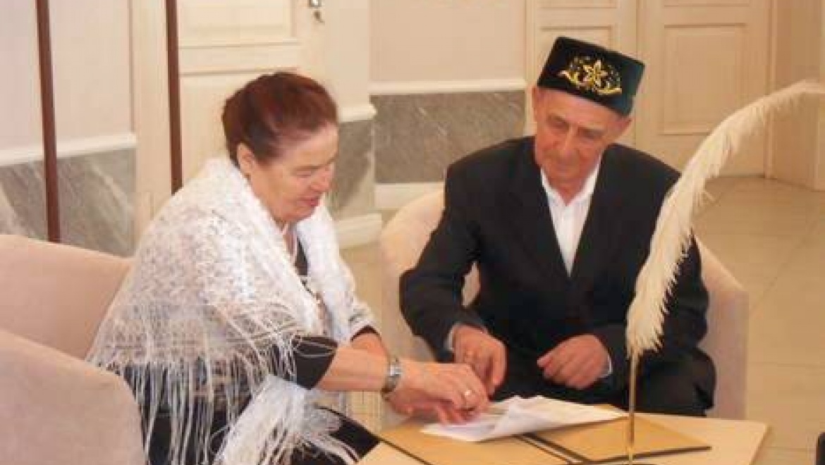 В Центре семьи «Казан» поздравили 14 пар бриллиантовых и золотых юбиляров семейной жизни