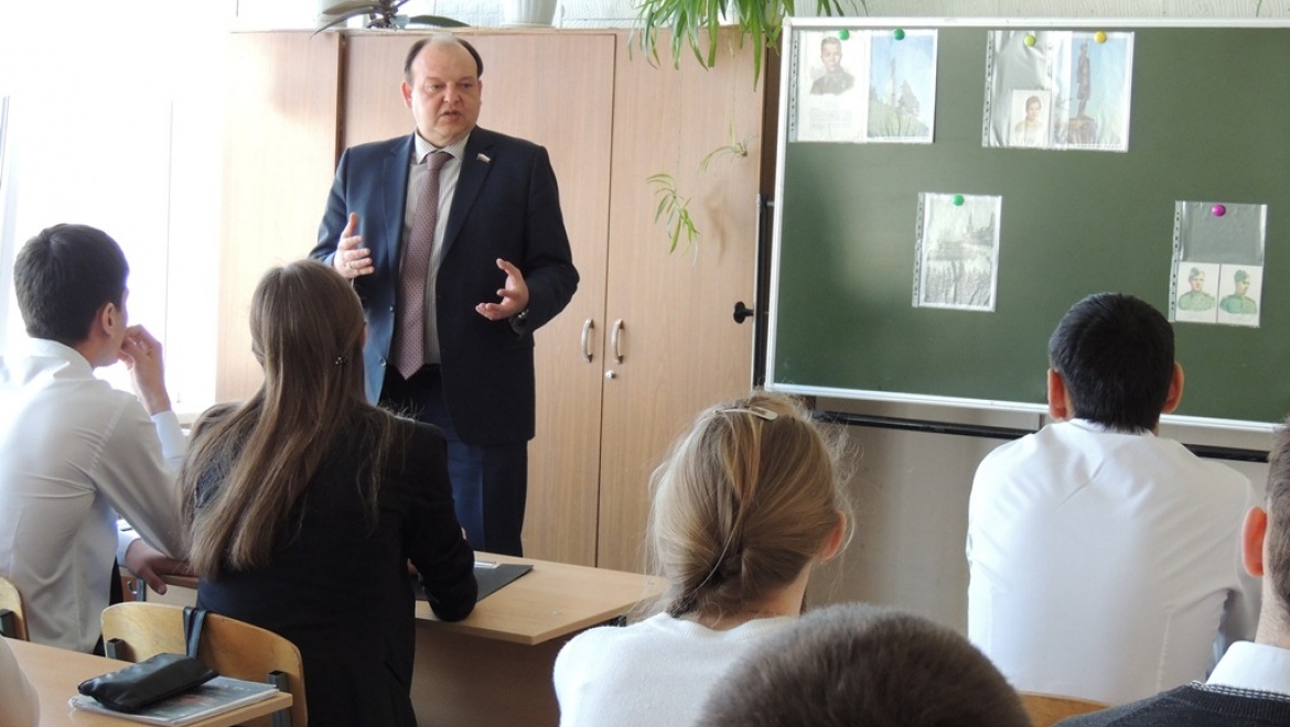 В школе №18 Оренбурга прошел открытый урок, посвященный 70-летию Победы