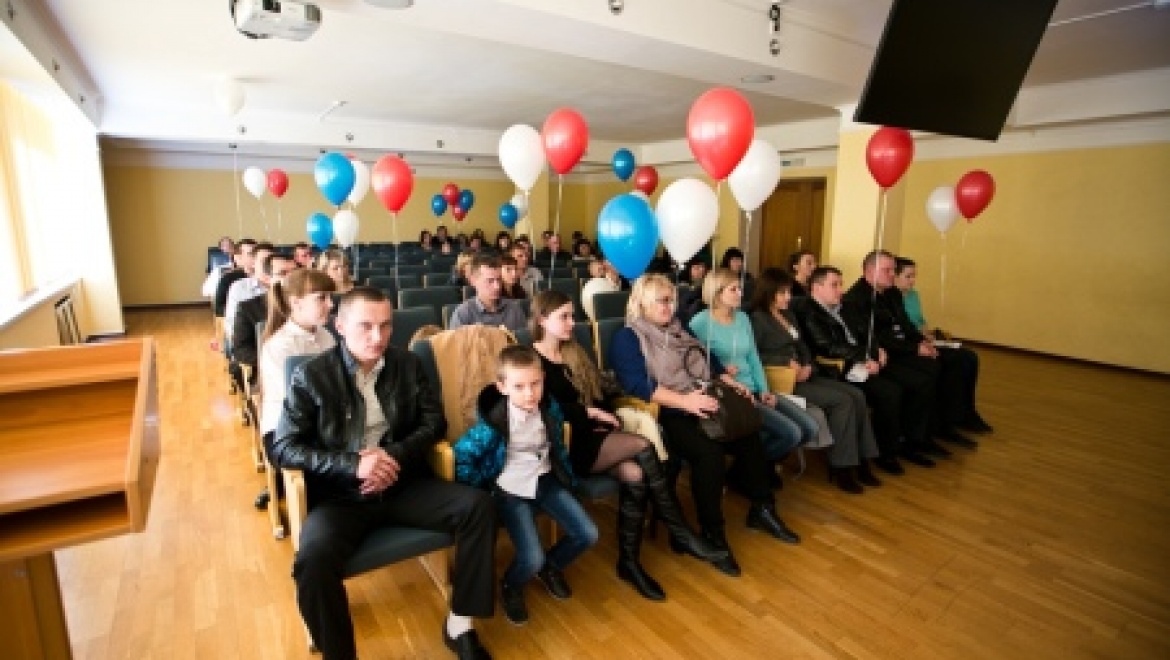 Еще 24 молодые семьи Оренбурга получили возможность приобрести собственное жилье