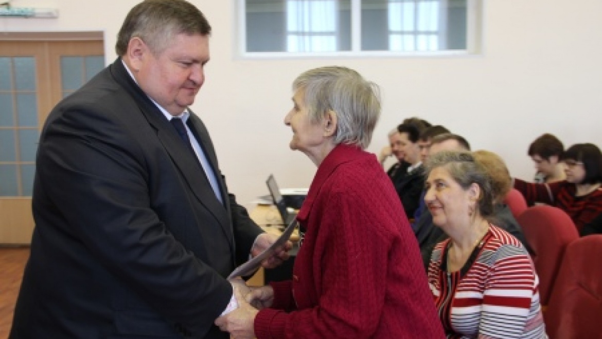 Сергей Балыкин вручил ветеранам войны сертификаты на приобретение жилья