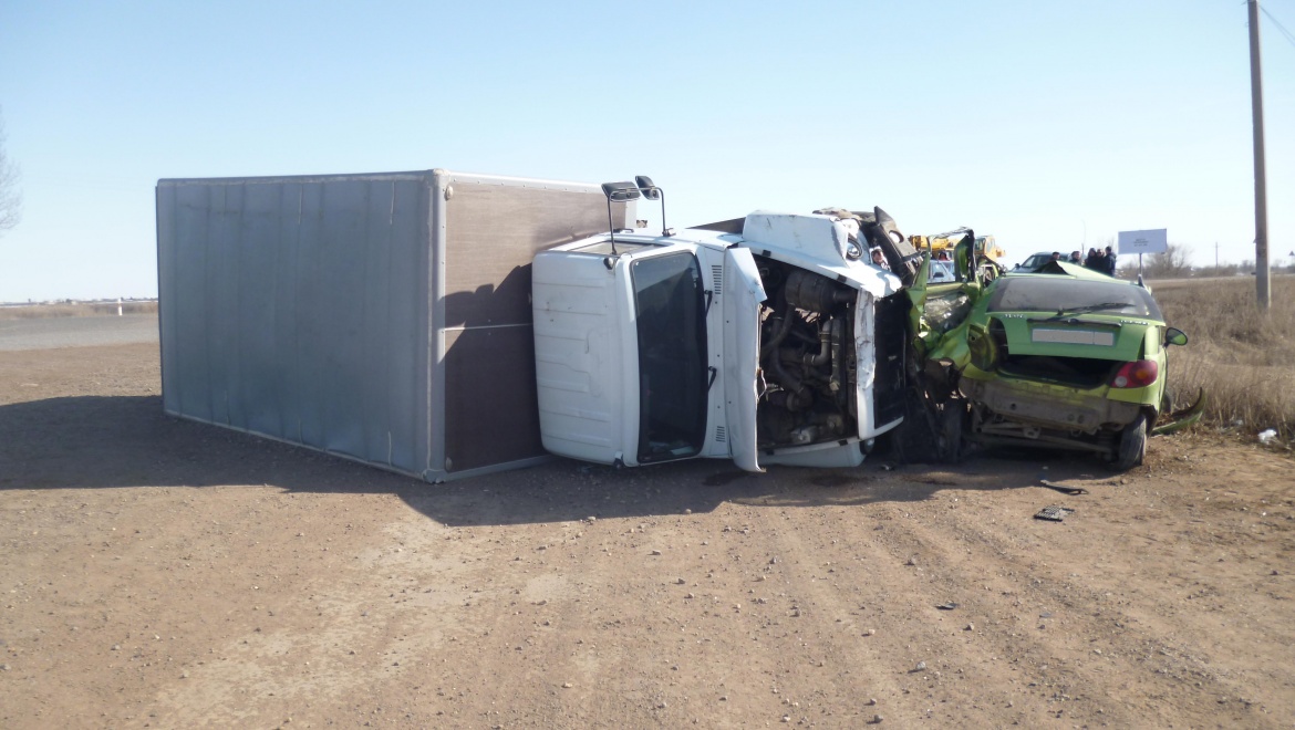 Пенсионерка на "Матизе" не уступила дорогу грузовому фургону