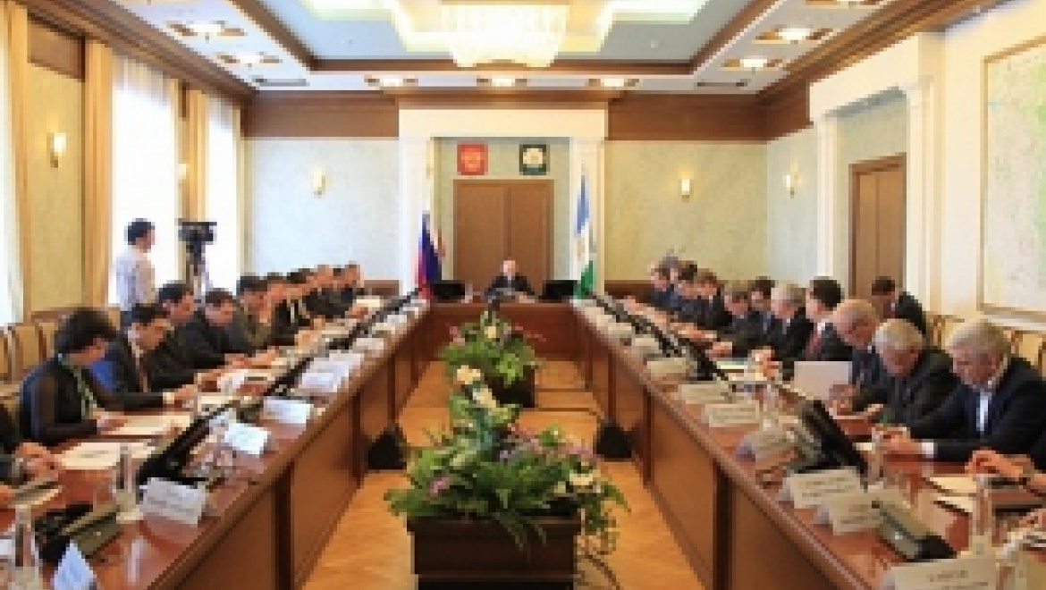 Рустэм Хамитов провел заседание оргкомитета по подготовке и празднованию 70-й годовщины Великой Победы