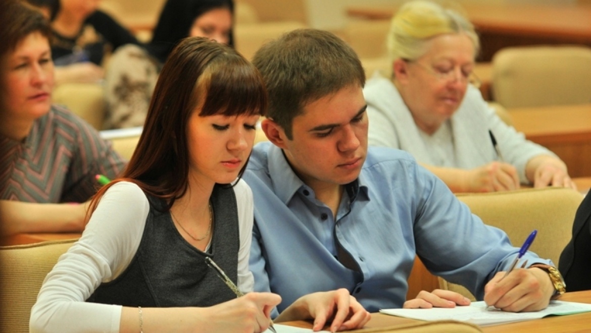 Состоялось первое занятие «Русский по пятницам» в рамках Международной образовательной акции «Тотальный диктант — 2015»