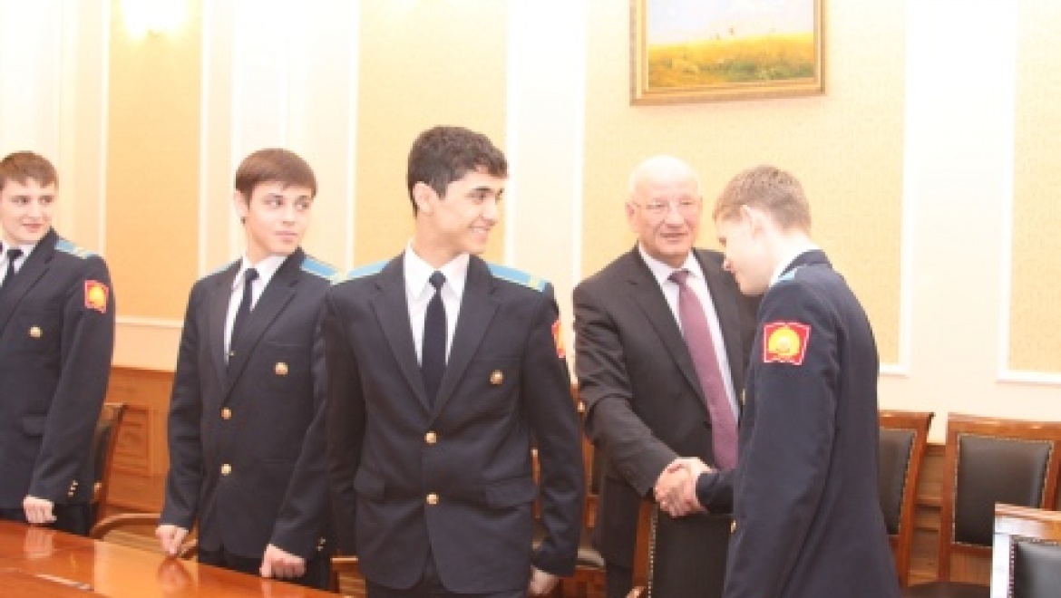 Губернатор Юрий Берг поздравил кадетов Оренбургского президентского училища со спортивными победами