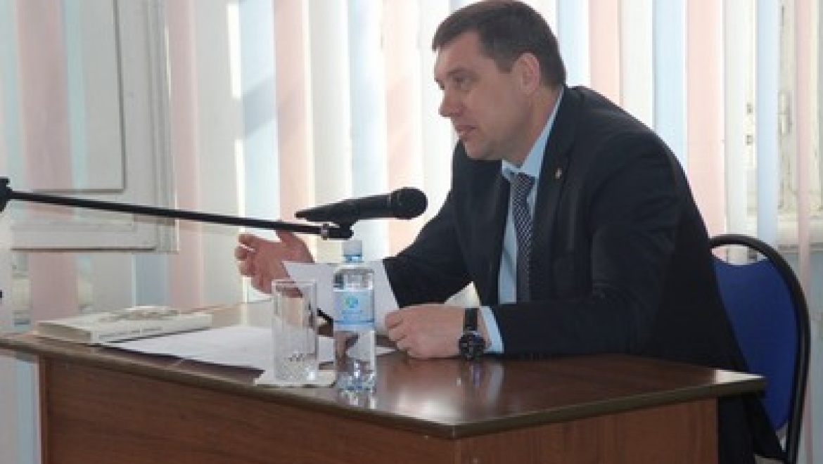 Министр Олег Пивунов прочитал школьникам рассказ о Великой Отечественной войне