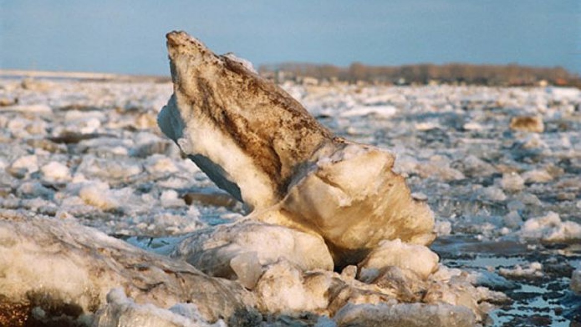 На реках Оренбургской области начался ледоход (видео)