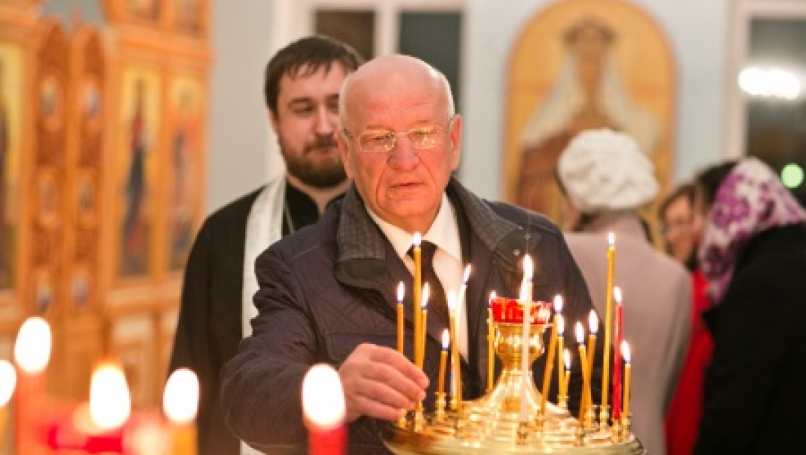 Губернатор Юрий Берг принял участие в Пасхальном Богослужении