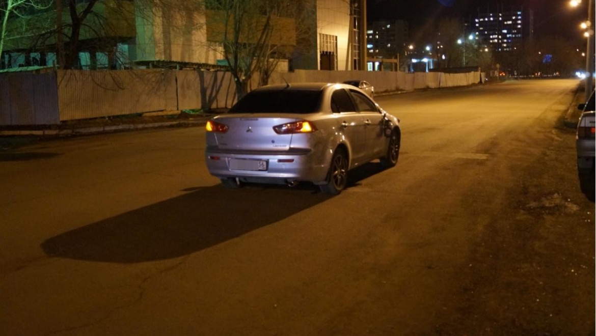 Школьник переходил дорогу в неустановленном месте и угодил под колеса