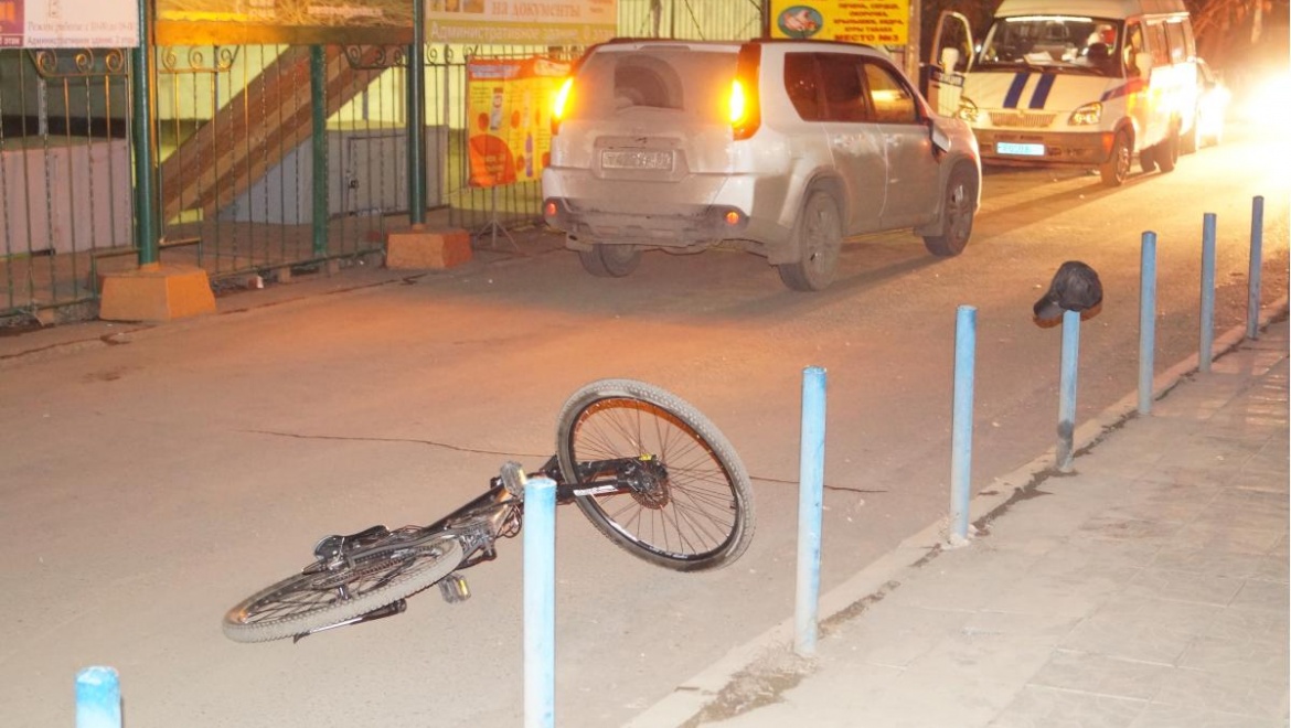 «Ниссан» и велосипедист не разъехались на дороге