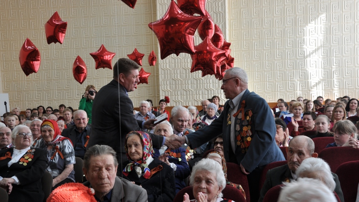 В Северном округе ветеранам вручены памятные медали