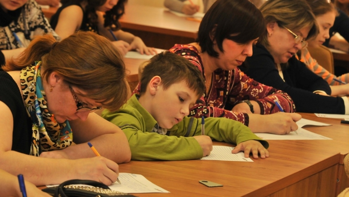 Оренбуржцы в третий раз написали "Тотальный диктант"