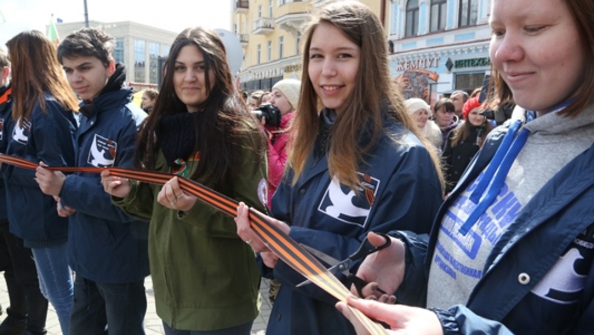 На часы на ул.Баумана в Казани водрузили самую большую в городе георгиевскую ленточку