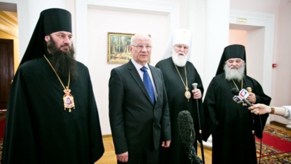 Губернатор Юрий Берг подписал соглашения с руководителями епархий