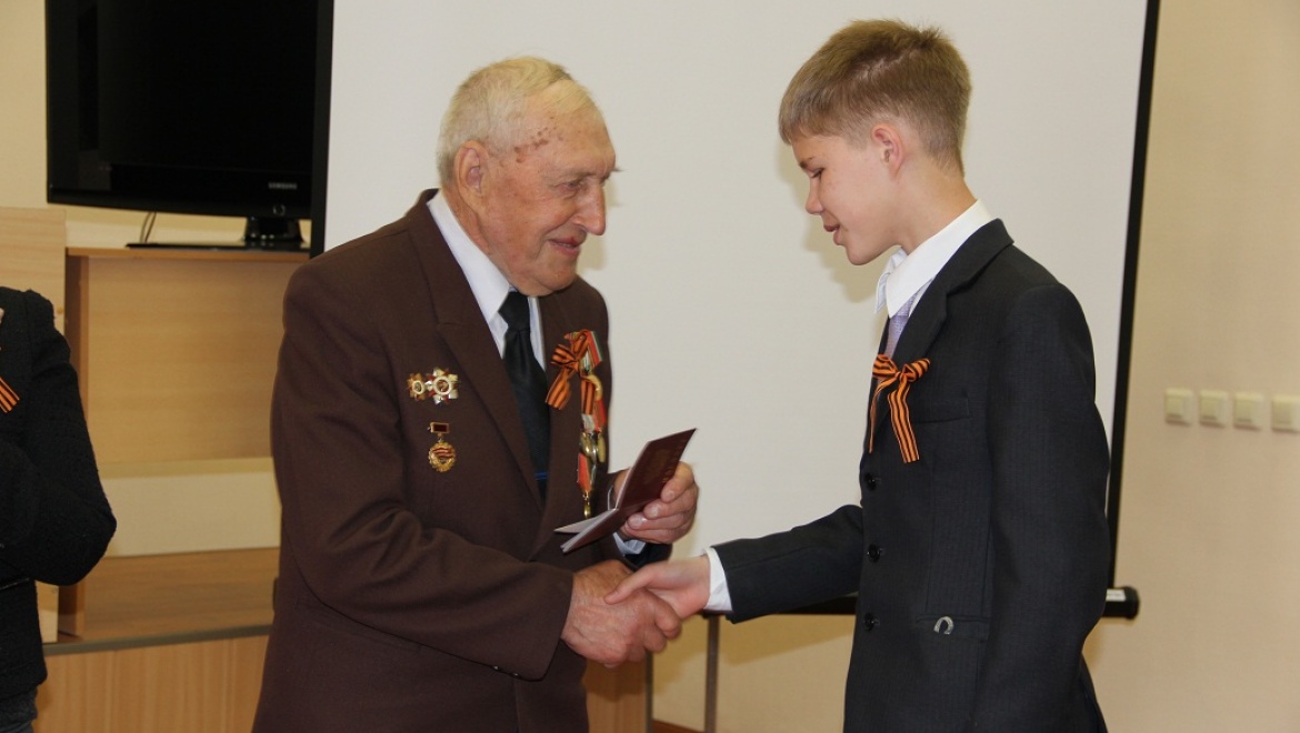 В Оренбурге подросткам торжественно вручат паспорта ветераны войны