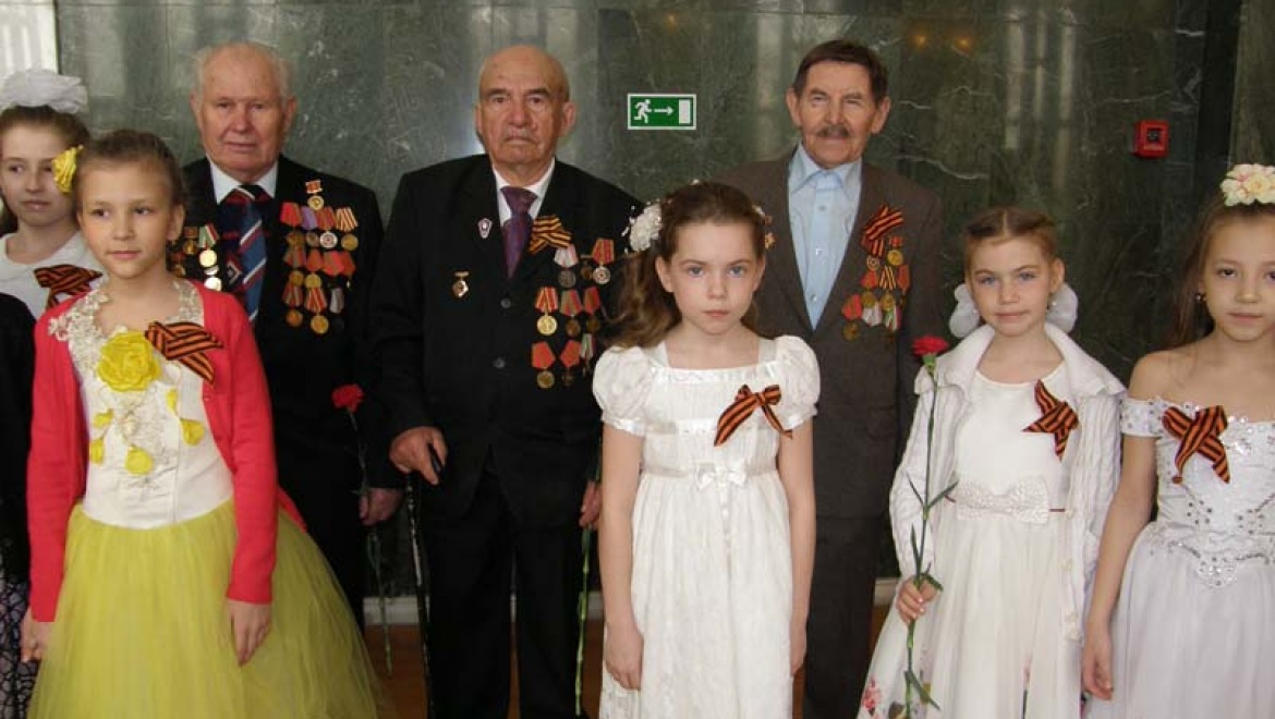 Более 200 школьников Казани приняли участие в благотворительном концерте «Дети - ветеранам»