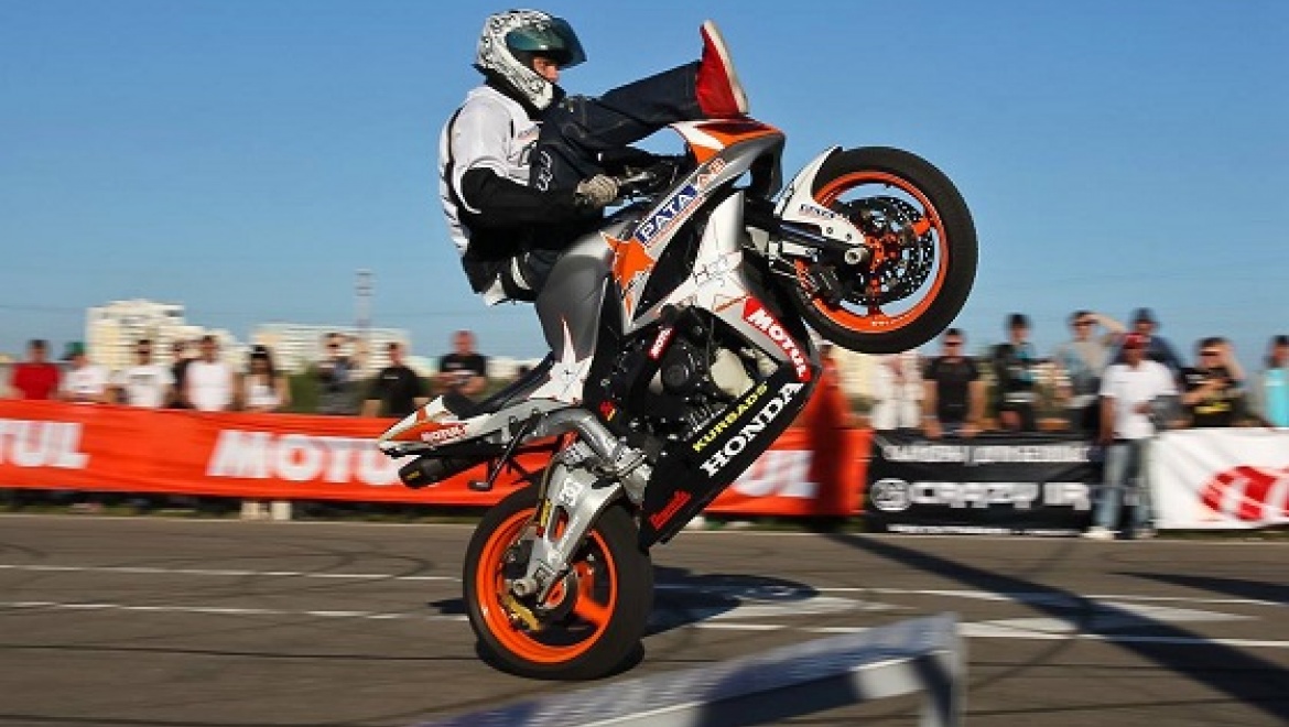 Лучшие пилоты и каскадеры России устроят зрелищное авто- и мотошоу в Казани