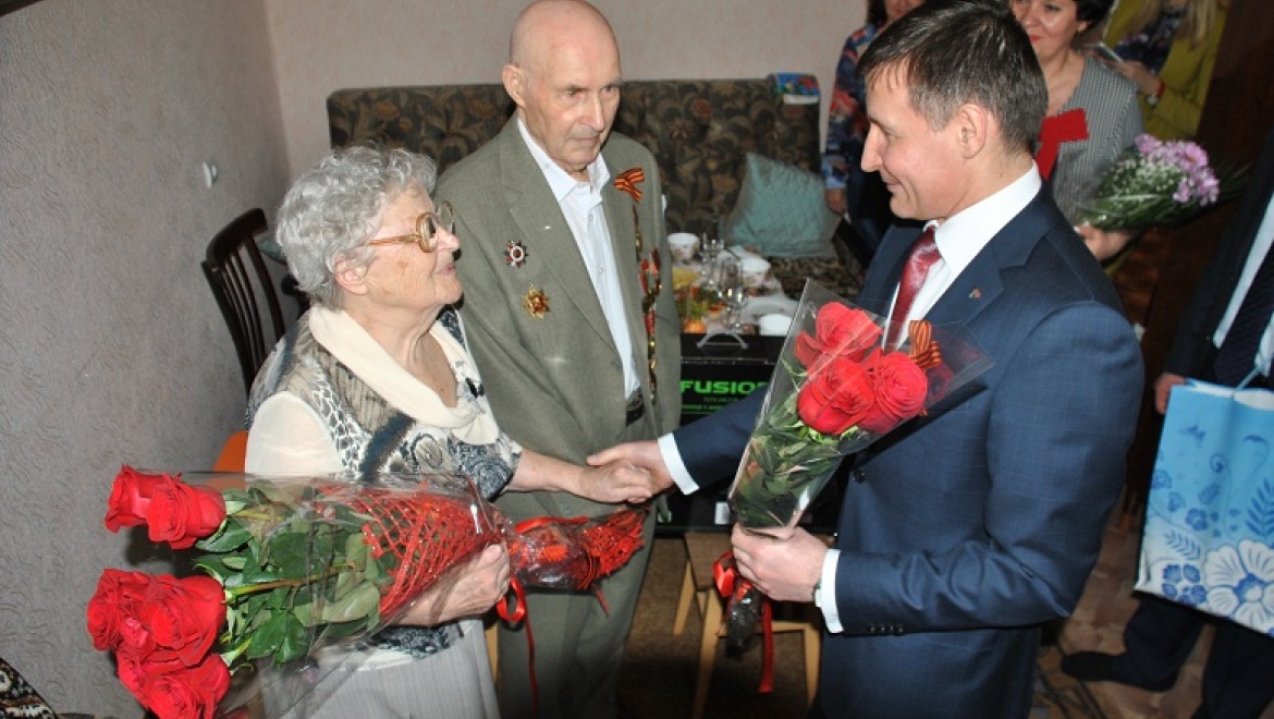Фронтовик, художник и член Совета старейшин Константин Кузенов получил позравления с 70-летием Победы