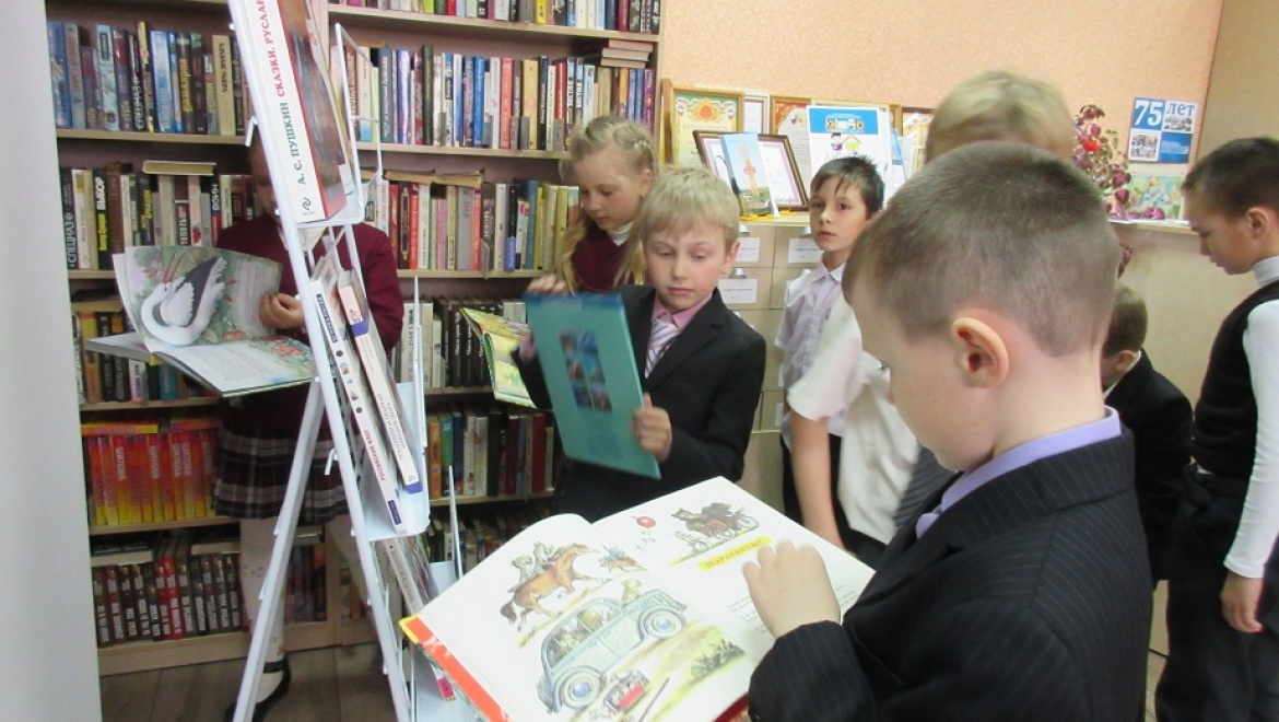 Первоклашек посвятили в читатели
