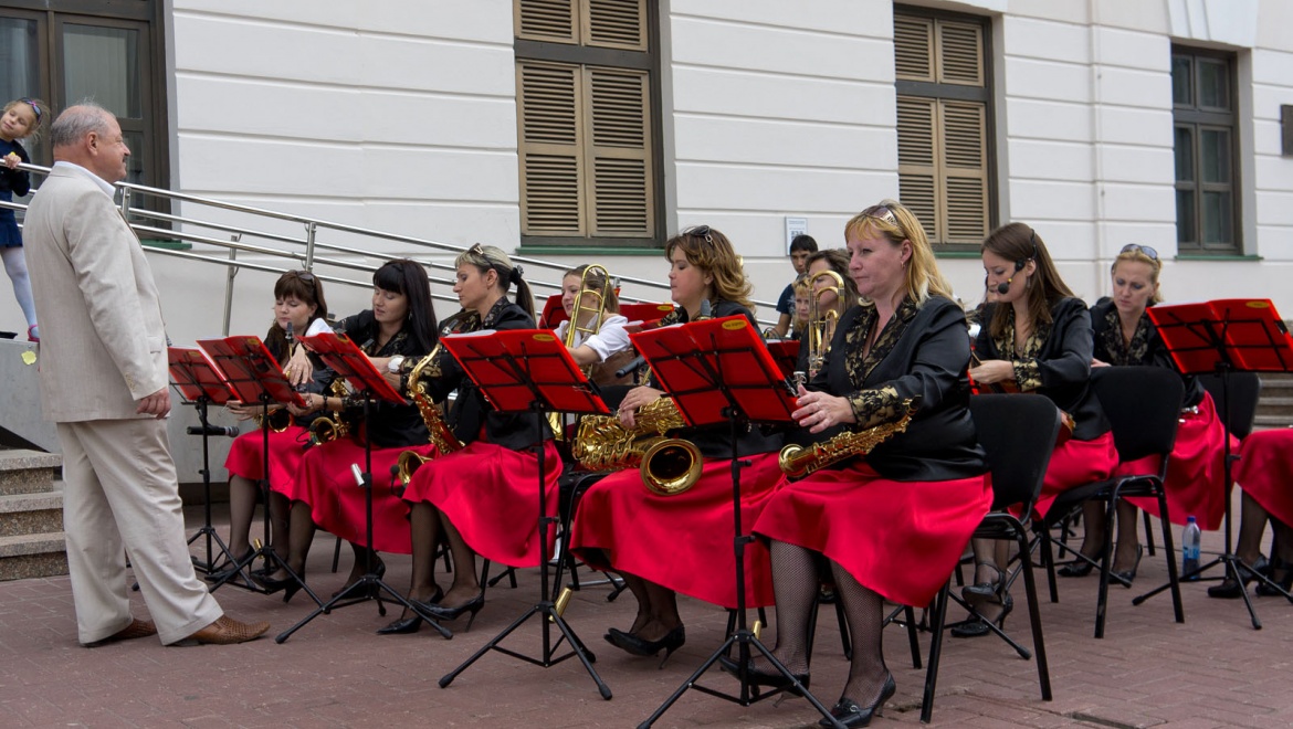 Казанский джаз-оркестр «Фантазия» приглашает на танцевальные вечера под открытым небом